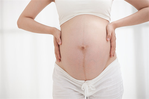 探索备孕过程中的甜蜜时刻：如何制作一款独特、个性化的宝宝海报？