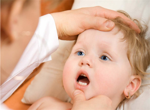 揭秘宝宝咳嗽背的奥秘：警惕肺炎的可能性